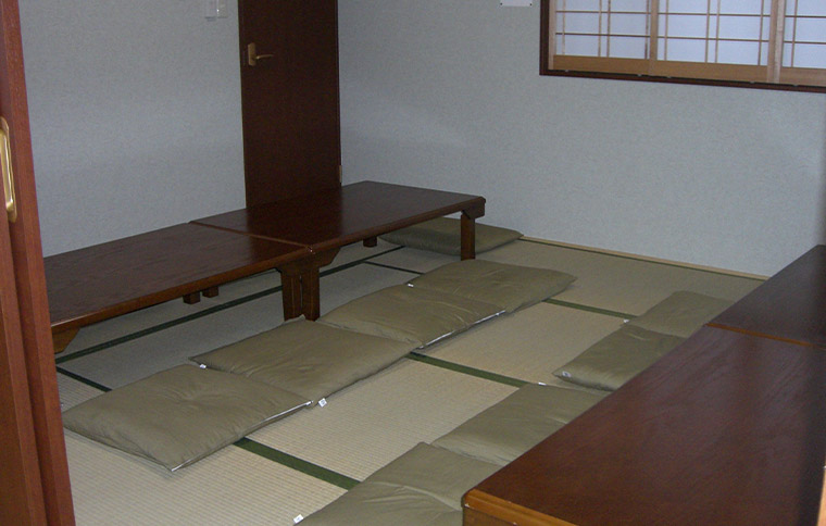 静岡･愛知の葬儀・葬式・家族葬をお探しなら家族葬のトワーズ&reg; 一般的な葬儀社のご親族控室